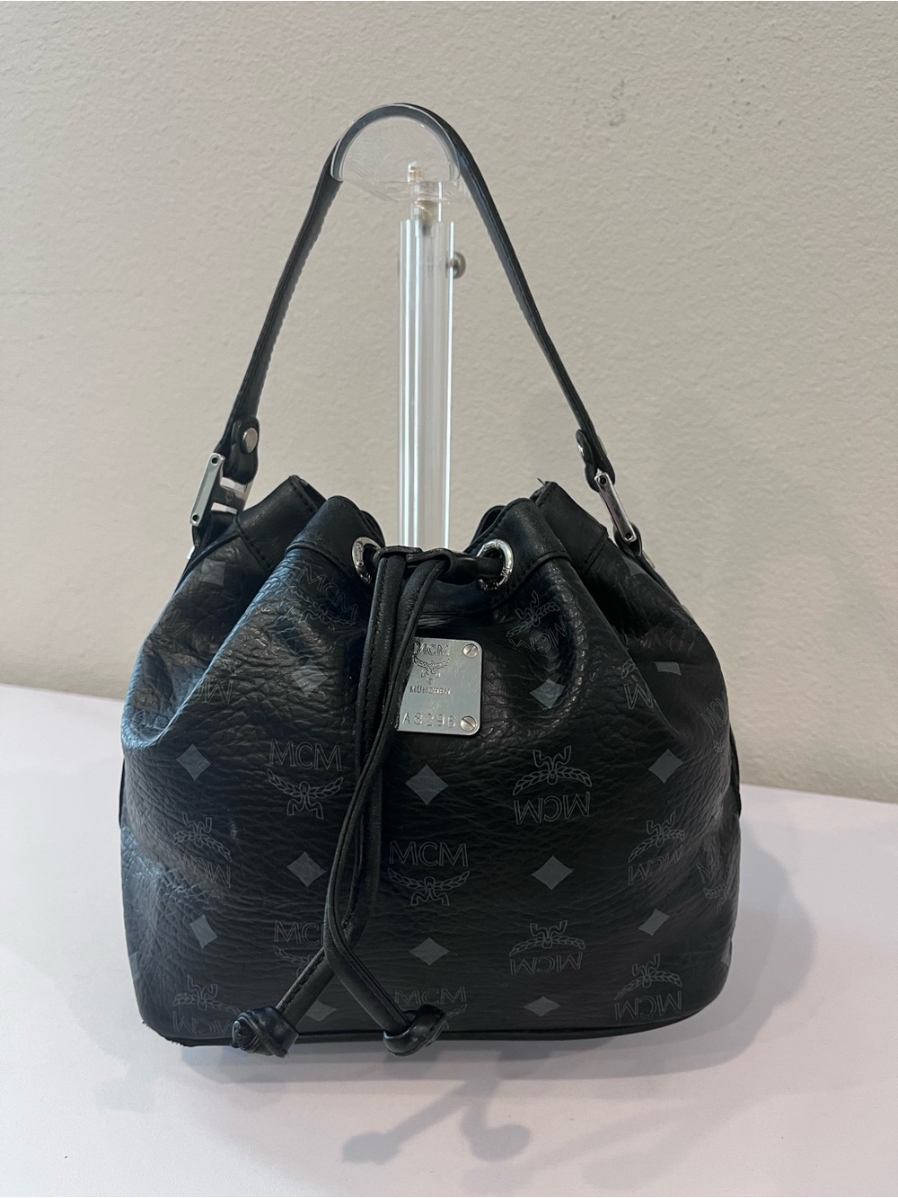 MCM DRAWSTRING BUCKET BAG. - Picture 12 of 12